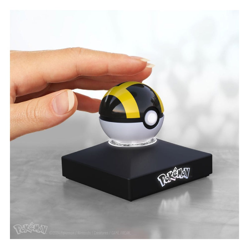 pokemon-diecast-replik-mini-hyperball-display-staender-beleuchted