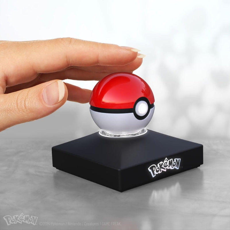 pokemon-diecast-replik-mini-pokeball-display-staender-schwarz-mit-beleuchtung