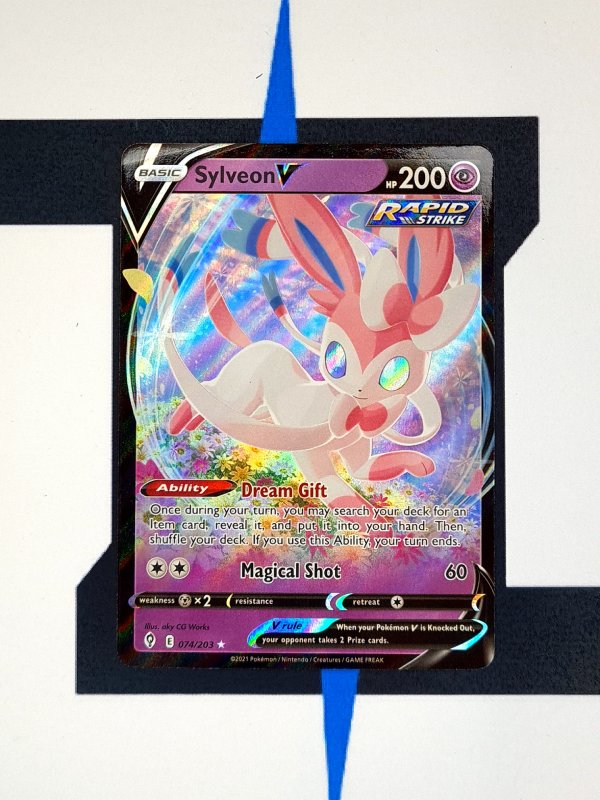 pokemon-karten-sylveon-v-evolving-skies-englisch